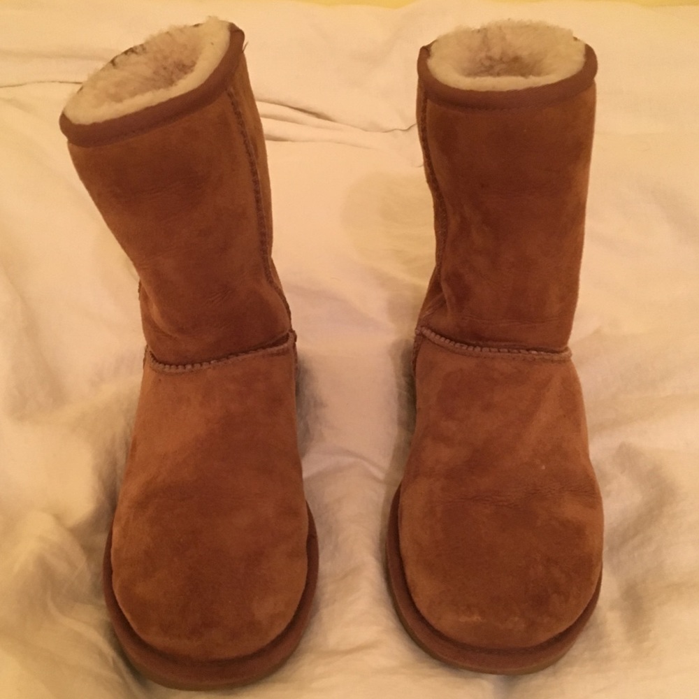 Classic Uggs Chestnut Size 7